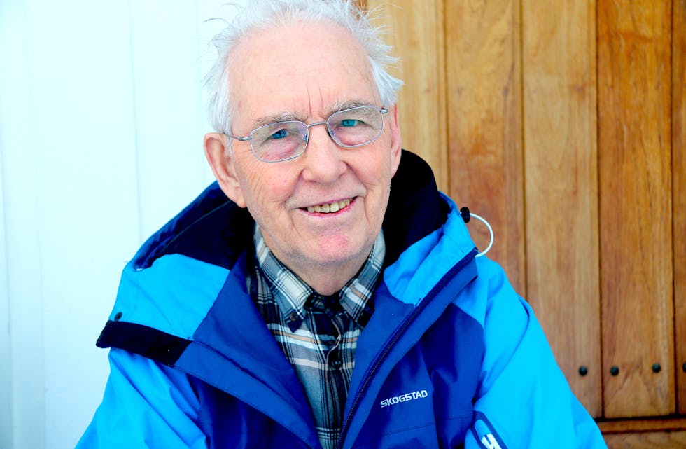 83-åringen Kjell Ole Øverland har vore langrennstrenar og har 20 år bak seg i Heimevernet. I dag bruker han mykje av tida si på kristeleg arbeid og leksehjelp for innvandrarar i Sauda.