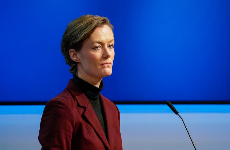 Kulturminister Anette Trettebergstuen (Ap) håpar at meteren er borte om to veker, og at folk då kan danse så mykje dei vil. 