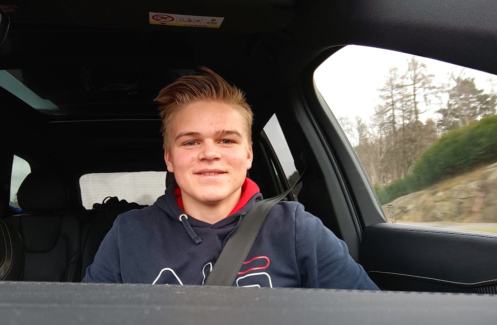 Iver Bjerga Øverland er nå, torsdag føremiddag, på veg til Oslo. Fredag og laurdag deltar han i Hovedlandsrennet i langrenn for 15- og 16-åringar.