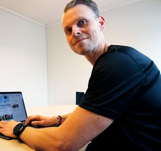 Rune Bjugn har bærbart kontor i sin nye jobb som nettstadredaktør