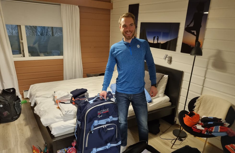 Thomas Karbøl Oxaal pakkar og gjer seg klar til å representera Norge under dei paralympiske vinterleikane i den kinesiske hovudstaden Beijing. 
