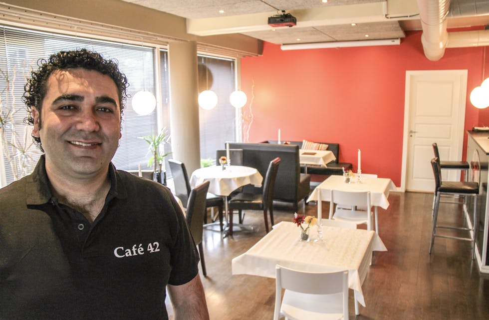 Cafe 42-eigar Vahap Koyuncu er på jakt etter nye lokale.