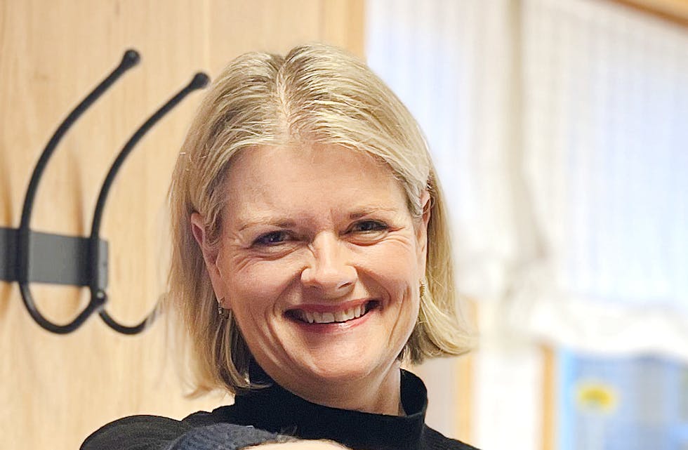 Kommunalsjef Aina Olene Tveit rosar innsatsviljen til helsetilsette under koronapandemien.