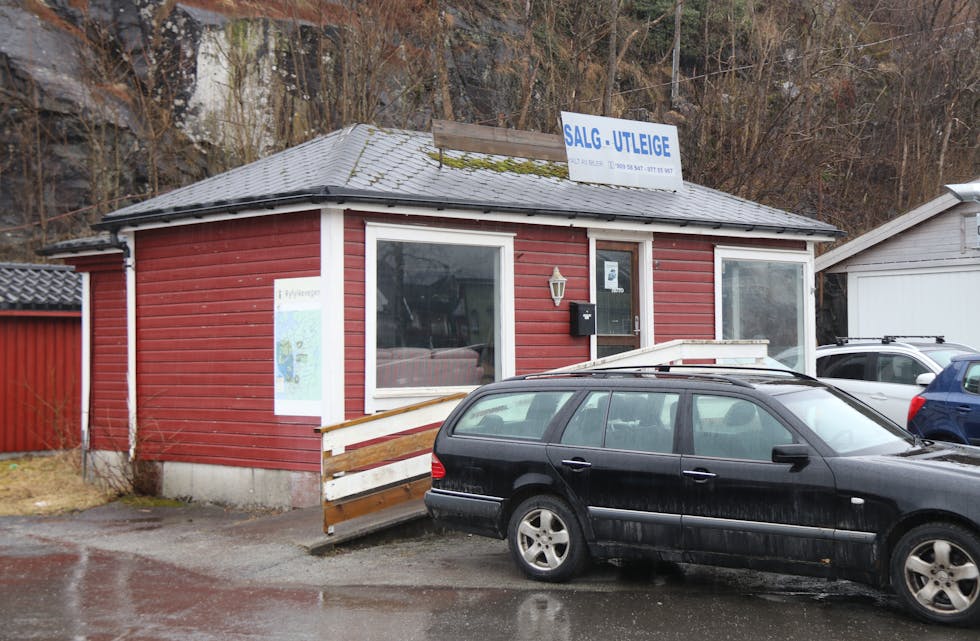 I dag er det Sauda bilutleige som bruker det gamle kioskbygget. Tidlegare har det også vore turistinformasjon her. 