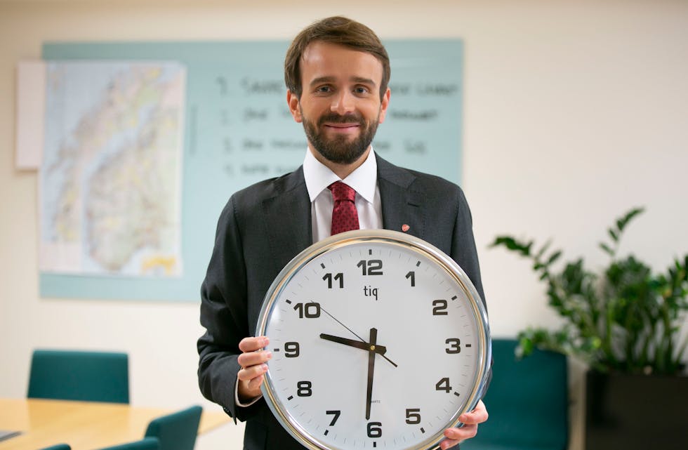Næringsminister Jan Christian Vestre er næringsminister og med det klokkestillingsminister.
