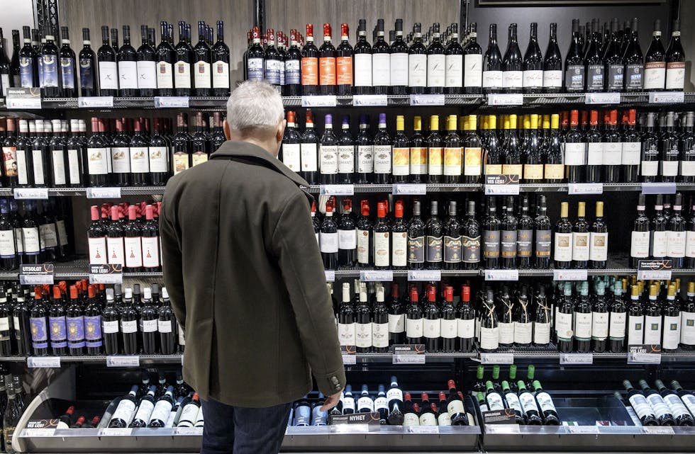Vinmonopolet har nasjonalt monopol på butikksal av vin, brennevin og sterkøl. I dag er det vel 240 utsal fordelt på alle fylka i landet. I jubileumsåret skal det opnast minst sju nye butikkar. 