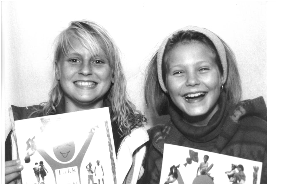 Line Bang Olsen og Anny Victoria Rustad var ti år gamle då dette bildet stod på trykk i Ryfylke. 