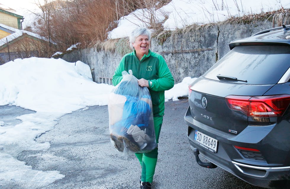 Irene Juvet Hugdal er ein av fleire saudabuar som bidrar i den lokale innsamlinga til Ukraina. 