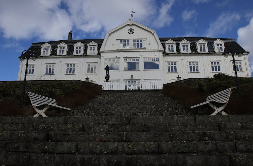 Sauda Fjordhotell fekk 100 000 kroner i koronakompensasjon frå kompensasjonspakke seks. Nå blir kompensasjonspakke sju lyst ut. 