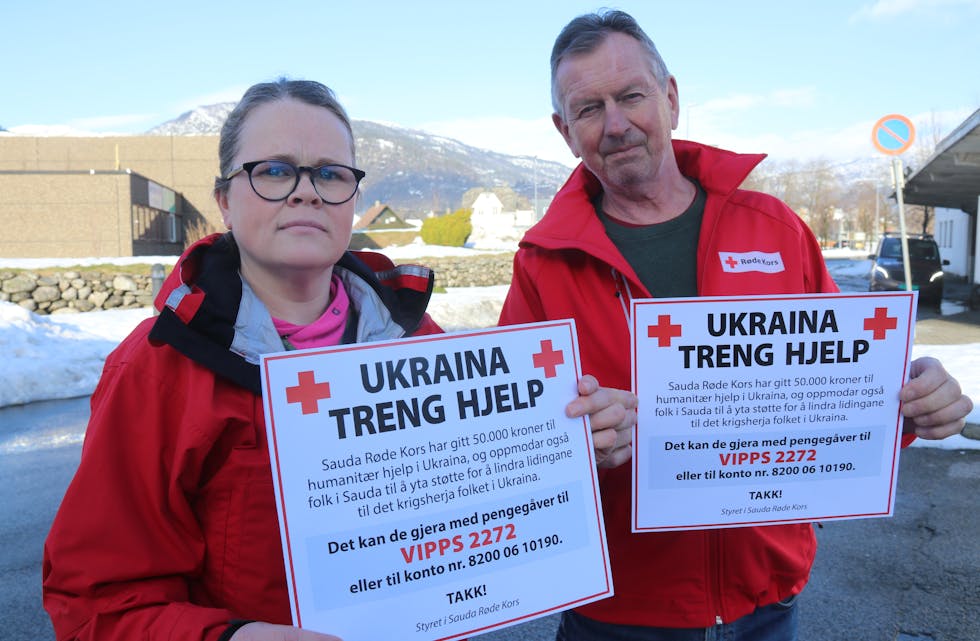 Sauda Røde Kors sin leiar Ingrid Schibevaag og nestleiar Terje Fatland oppfordrar saudabuen til å støtta Norges Røde Kors sin Nødhjelp til Ukraina-aksjon. Styret i Sauda Røde Kors har gitt 50 000 kroner til aksjonen.