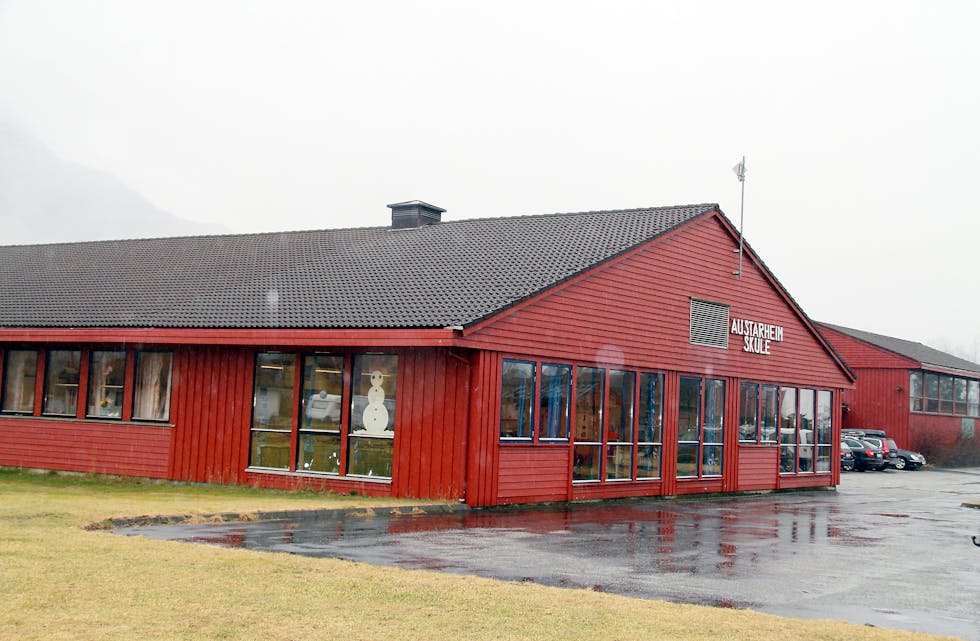 Austarheim skule var ein av stadene det blei utført hærverk i påsken.