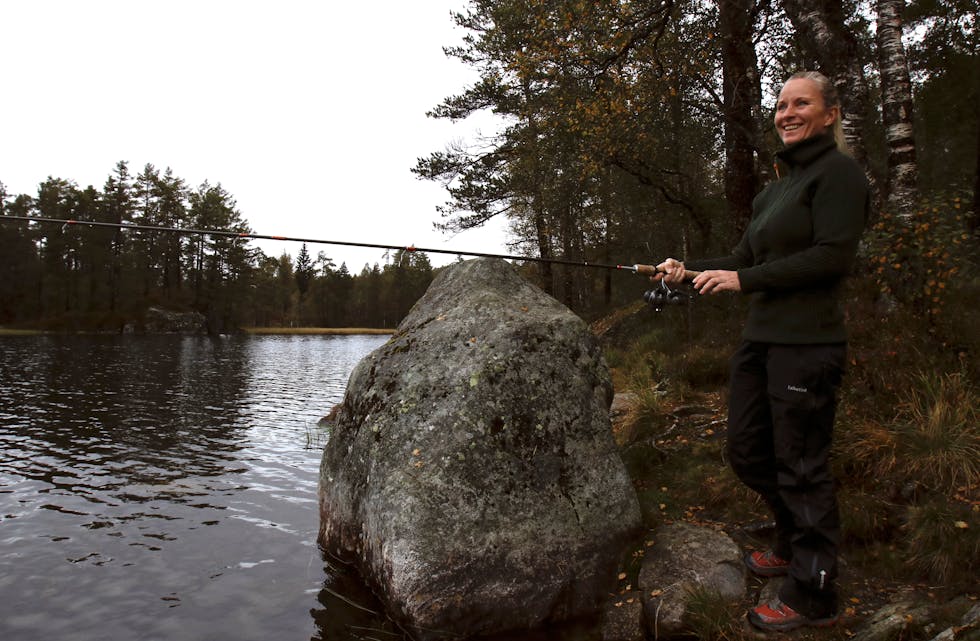 Vetrhusvatnet ligg ved Vanvikvegen og Lene Doksrød Ringstrand er leiar i Sauda jeger- og fiskerforening.