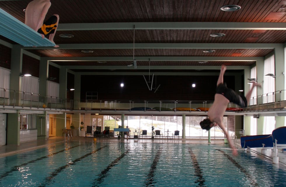 Det er særleg leikar til det store innandørs bassenget i Saudahallen Sauda kommune ønsker forslag til.