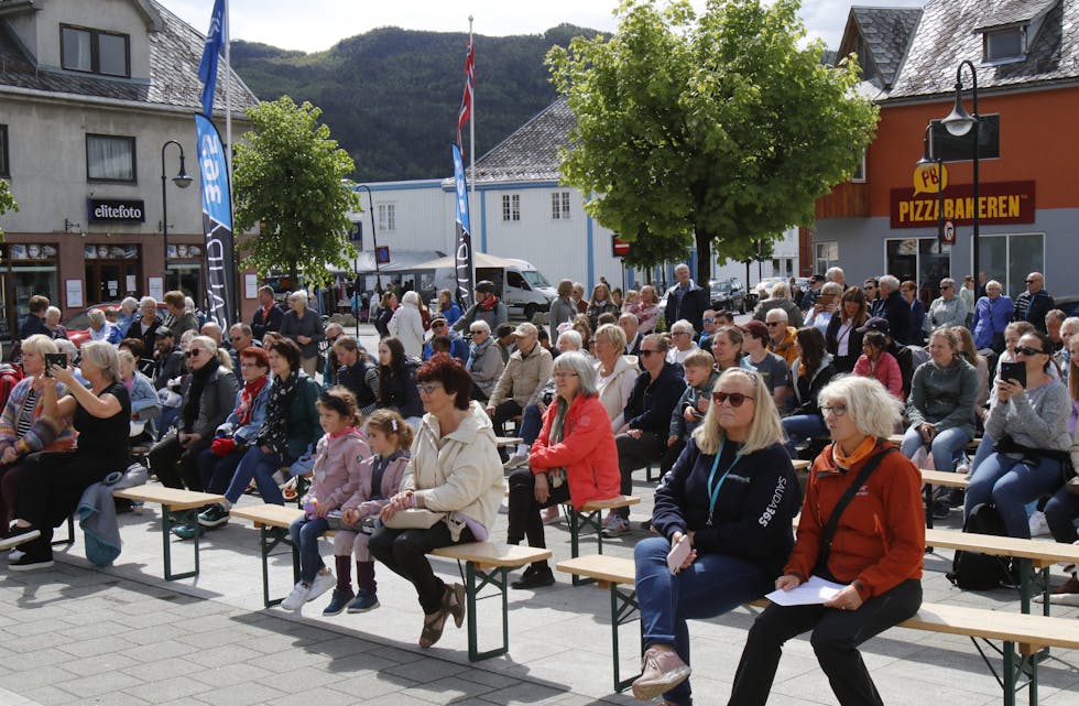 Fredagskonsertane under Saudadagane har fylt Rådhusplassen alt frå konsertstart klokka 12.