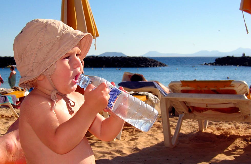 Fire av ti nordmenn ønsker å feriere i Norge i sommar, mens to av ti vel ein kombinasjon av innanlands- og utanlandsferie, ifølgje ei ny undersøking. Éin av ti vil vere i utlandet i heile sommarferien.