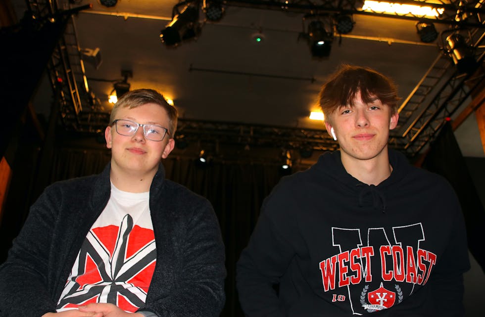 Saudagutane Espen Håheimsnes (15) og Mikail Emin Tungland Simsek (15) reiser til Stjørdal for å representere Sauda under UKM landsfestivalen i juni.