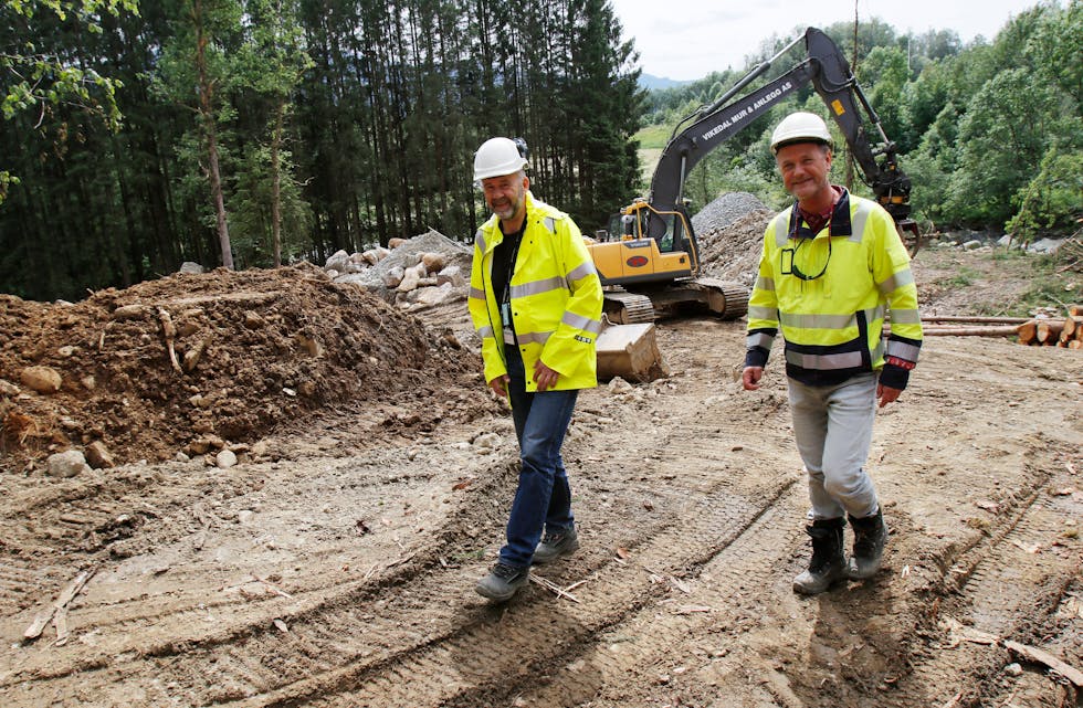 Tysdag kan Risvollelva kraftverk endeleg offisielt opnast, etter snart eit halvår i drift. På bildet ser me prosjektleiar Jarle Kjellesvik og byggeleiar Svein J. Langaker.