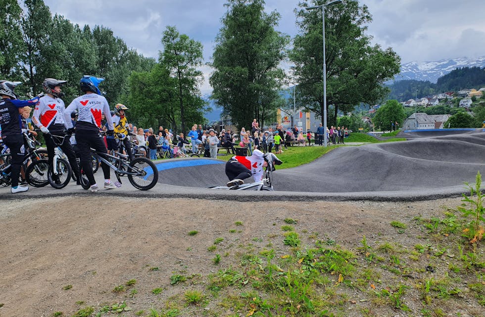 Truleg var det over hundre frammøtte under Sauda sykkelklubb og Suada kommune itt arrangement på pumptrack-banen. 