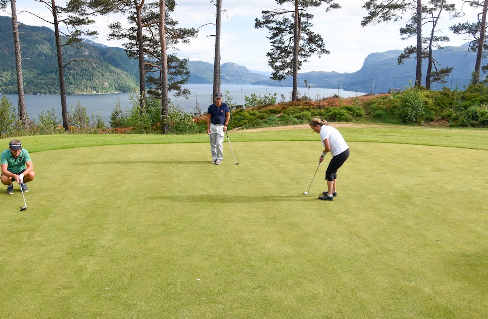 Sauda har ein flott golfbane, men kvinner er i mindretal i norske golfklubbar. 