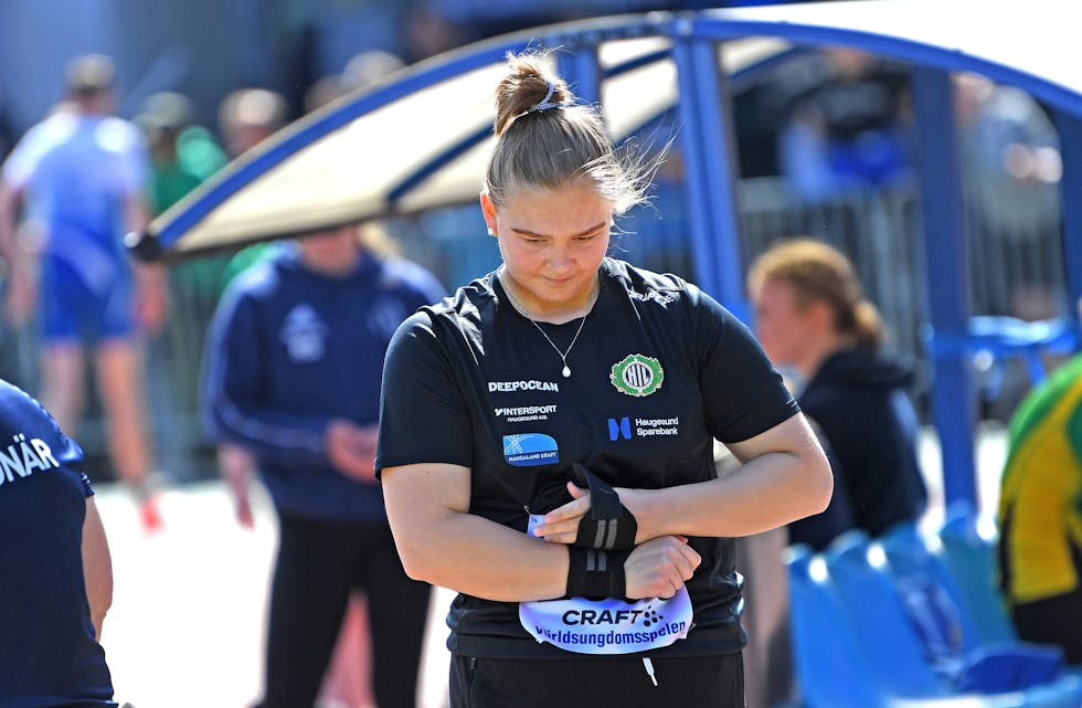 Hanna Haugsvær blir 17 år i sommar. I helga konkurrerer ho i senior-NM i friidrett.