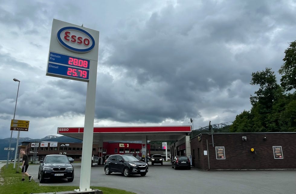 I dag, onsdag, var literprisen 28,08 for bensin og 25,79 for diesel.