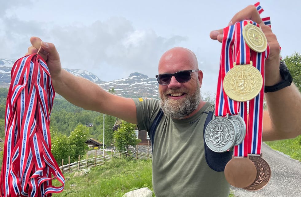 Heia saudabuar, heia alle saman! Hovlandsnuten Opp-arrangøren, med Sander Stielstra i spissen, har 2 132 medaljar klare til NM-løpet i morgon.