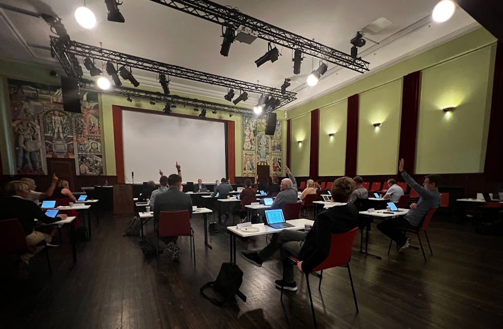 Ti mot ni kommunestyrerepresentantar utsette aktivitetsapparat-investeringa ved Sauda ungdomsskule.