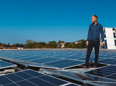 Leiar for Haugaland Kraft si nye solkraftsatsing, Kristian Gautesen, avviser ikkje at Sauda kan ha aktuelle lokasjonar for solkraftproduksjon.