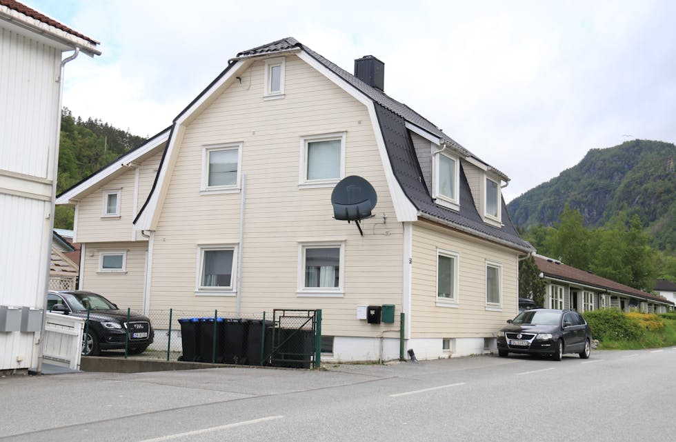 Rådhusgata 50, der bygdeoriginalen Ove Hølland ein gong budde,  har fått nye eigarar. 