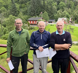 Vinnaren i B-klassen, Geir Idar Nonslid, flankert av Olav Oustad (til venstre) og tredjemann John Arne Steensnæs.