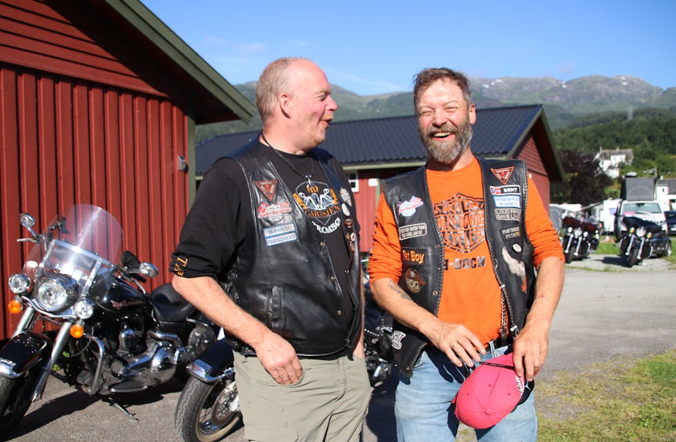 Dei gler seg til ei helg i strålande sol i Sauda, president i H-DCON, Vidar Opheim (til venstre), og saudarepresentant i same organisasjon, Bent Olsen. Laurdag kan du møte dei og mange andre MC-folk på Rådhusplassen.