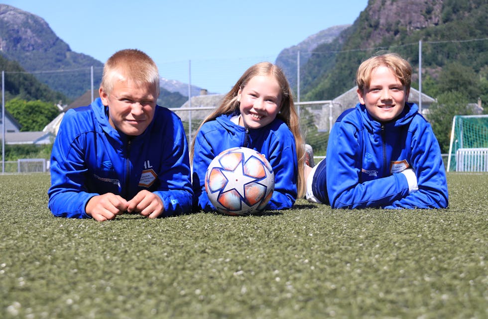 Isak Helle Løvaas (frå venstre), Oda Bruknapp Skoglund og Kasper Birkeland Knudsen gler seg til å delta i Norway Cup neste veke.
