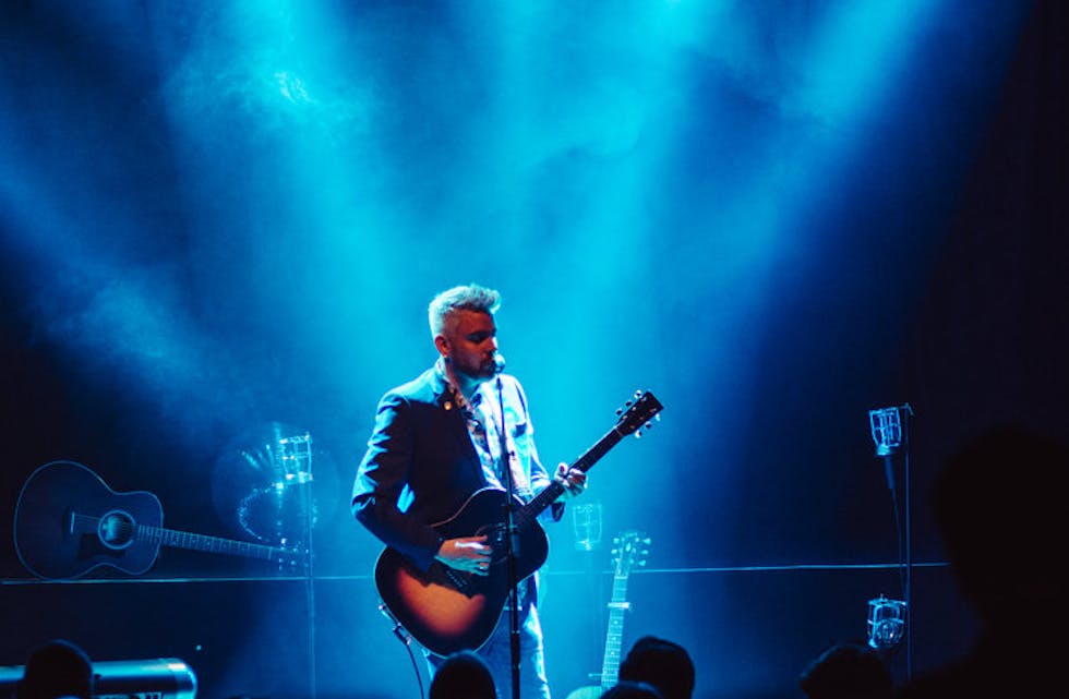 Trygve Skaug avrundar årets Etnemarknad med konsert søndag ettermiddag.