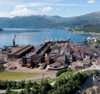 Foto: Eramet Norway ber Miljødirektoratet om meir tid til utprøving av energigjenvinningsanlegget sitt, etter at nye råstoff har gitt ovnsgassen endra eigenskapar. 