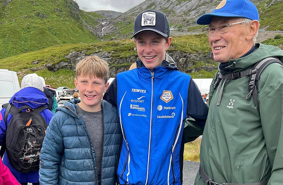 Lars Dybing Bakka, Elias Dybing og trenar John Dahl Olsen etter løpet.