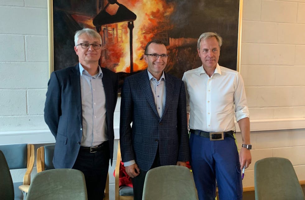 Eramet Norway og Northern Lights skrev tysdag under på ein ny samarbeidsavtale. Til stade var også klima- og miljøminister Espen Barth Eide (i midten). Til høgre styreleiar i Eramet Norway, Bjørn Kolbjørnsen. Til venstre administrerande direktør i Northern Lights, Børre Jacobsen.
