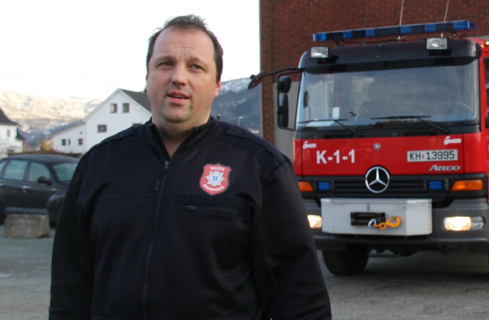 Brannsjef Inge Seim stiller med brannbilar og brannmannskap på laurdag.