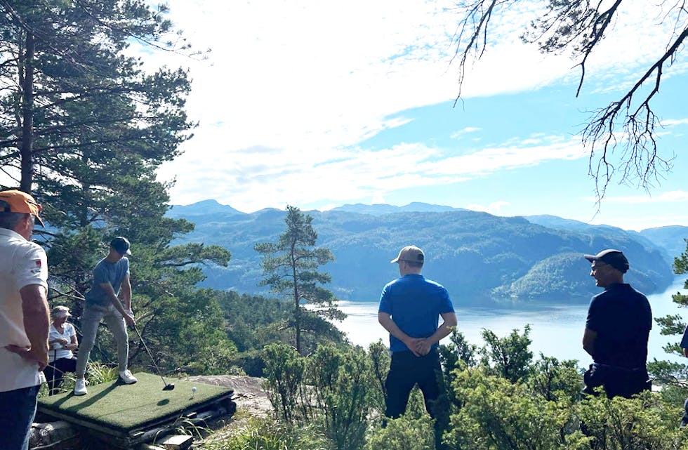 Utslag frå Eagle Nest, 120 meter over golfbanen. 