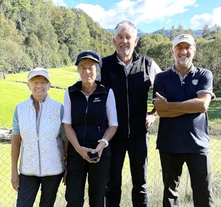 Finalistane i årets par-matchplayturnering i Sauda Golfklubb, frå venstre Sigrid Isberg Klyve, Aud E. Alhaug, Ton Zweedijk og Rob Vermeulen.