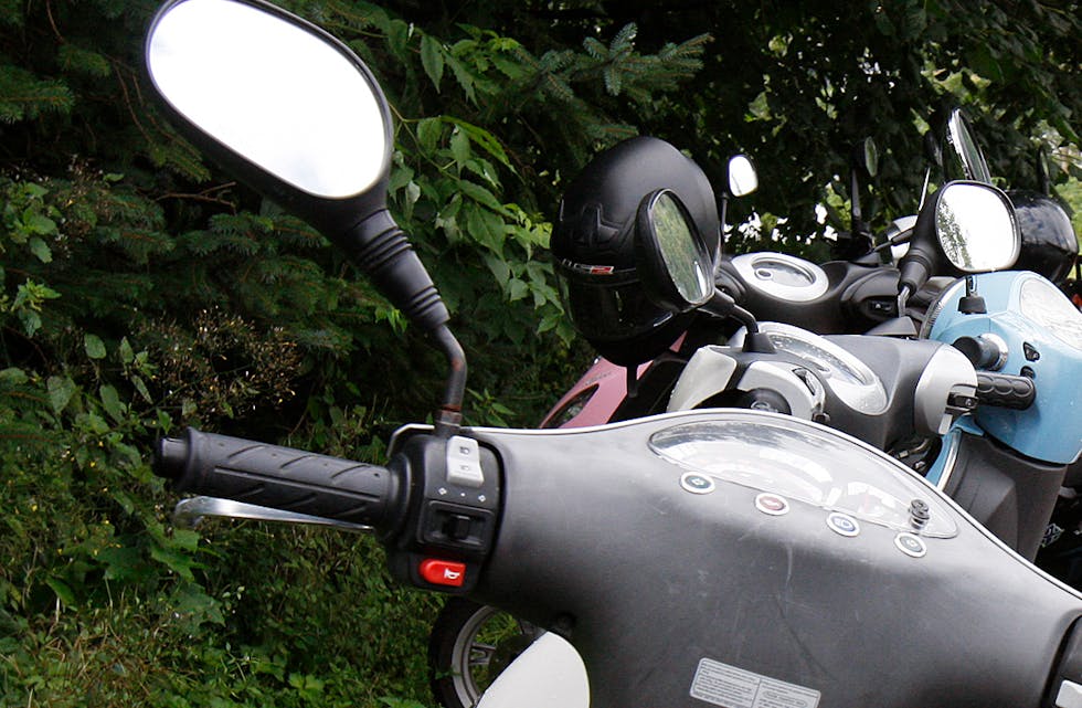 Mopedkjøring på bakhjulet får konsekvensar.