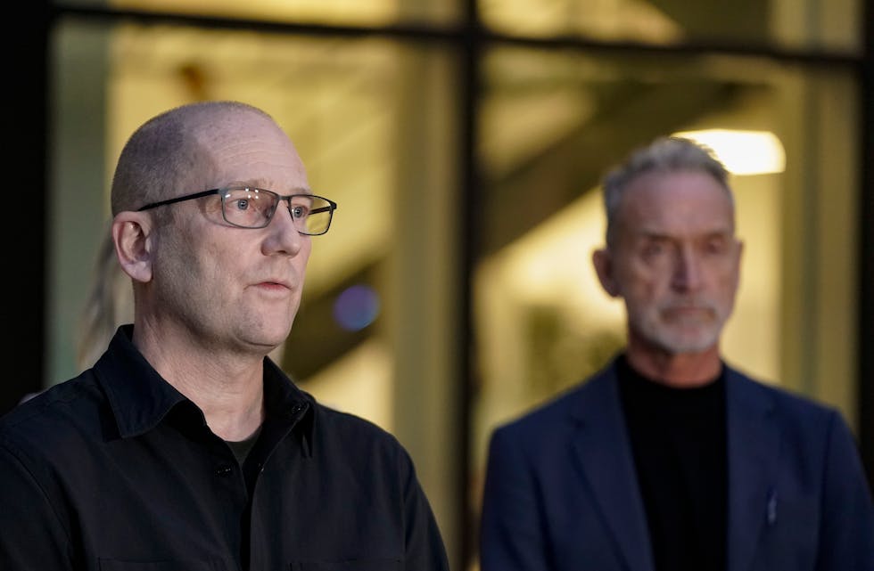 Leiaren i Utdanningsforbundet, Steffen Handal, seier det er sterkt beklageleg at regjeringa grip inn i lærarstreiken med tvungen lønnsnemnd.