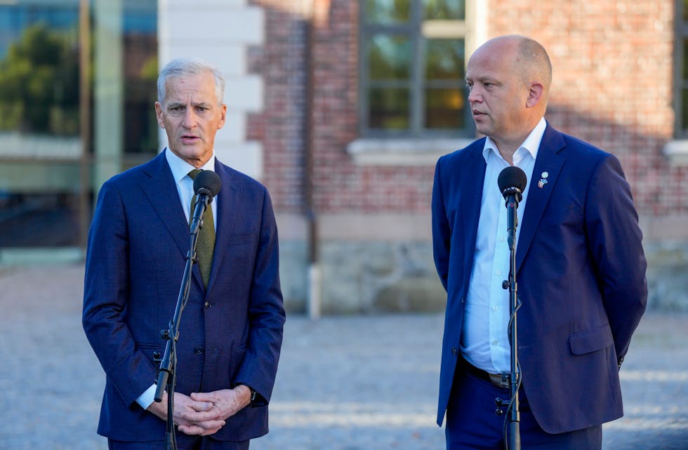 Spesielt vestlendingane er misnøgde med regjeringa. Her ved statsminister Jonas Gahr Støre (Ap) og finansminister Trygve Slagsvold Vedum (Sp).