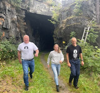 Harald Halvorsen Løland, Sigrid Bojesen Fatnes og Per Inge Fjellheim vil halda fokus oppe på Saudatunnel-prosjektet gjennom eit årleg tunnelløp. Denne gongen for barn og familiar – på Nesøyra, der løypa vil gå frå den gamle jernbanetunnelen. 