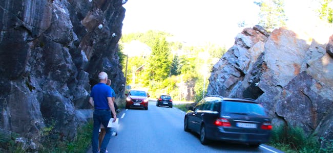 Det er ingen plass for fotgjengarar eller syklistar å vike unna trafikken på fleire av vegstrekka mellom Sauda Gard og Svandalsfossen. 