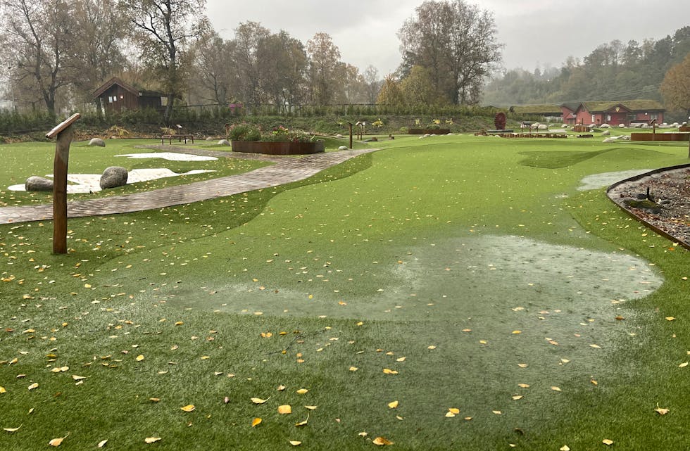 Det er ingen fin dag for minigolf.