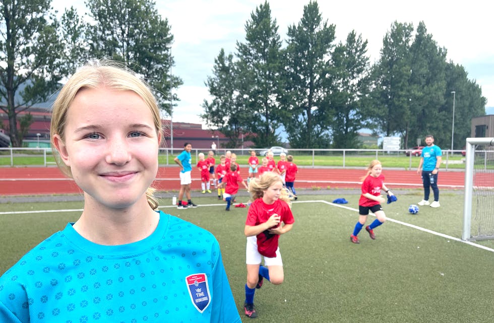 Signe Saltnes Aarhus (15) satsar innan fotball og er éin av fire ungdommar som har fått stipend av Sparebankstiftelsen Sauda.