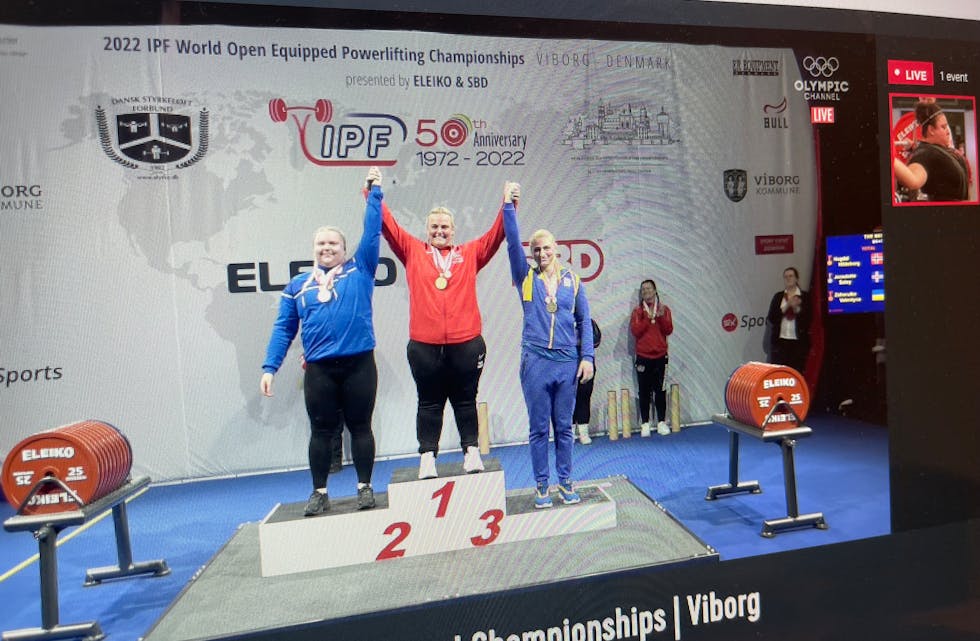 Hildeborg Juvet Hugdal på toppen av pallen, saman med islandske Solve Jonsdottir (sølv) og ukrainske Valentyna Zahoruiko (bronse).