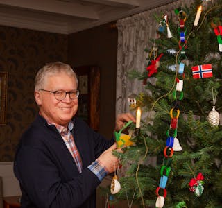 Konservator Geir Thomas Risåsen ved Folkemuseet er klar for julefeiring. 