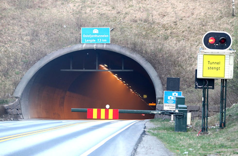 Trafikantar kan no bli varsla på SMS når ein tunnel blir stengd, slik at dei slepp å møte på dette synet.