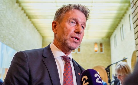 Olje- og energiminister Terje Aasland (Ap) avviser spekulasjonar om at fleire endringar i straumstøtta er på trappene. 
